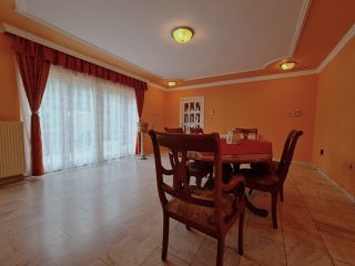 Eladó 137 m²-escsaládi ház XVIII. Kerület (Lónyaytelep) , Jegenye fasor: 115'000'000 Ft