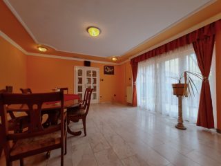 Eladó 137 m²-escsaládi ház XVIII. Kerület (Lónyaytelep) , Jegenye fasor: 115'000'000 Ft