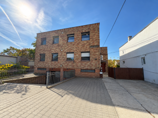 Eladó 390 m²-escsaládi ház XVIII. Kerület (Pestszentlőrinc) , Üllői út: 399'000'000 Ft
