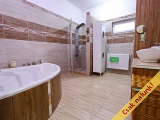 Eladó 145 m²-escsaládi ház XVIII. Kerület (Szemeretelep) , Szent József templom környéke: 132'900'000 Ft