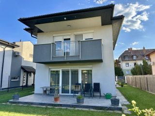 Eladó 130 m²-escsaládi ház XVIII. Kerület (Szent Imre-kertváros-Kétújfalu utcai lakótelep) , Halmierdő szomszédságában: 225'000'000 Ft