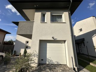 Eladó 130 m²-escsaládi ház XVIII. Kerület (Szent Imre-kertváros-Kétújfalu utcai lakótelep) , Halmierdő szomszédságában: 225'000'000 Ft