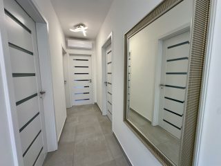 Eladó 130 m²-escsaládi ház XVIII. Kerület (Szent Imre-kertváros-Kétújfalu utcai lakótelep) , Halmierdő szomszédságában: 225'000'000 Ft