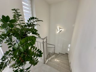 Eladó 130 m²-escsaládi ház XVIII. Kerület (Szent Imre-kertváros-Kétújfalu utcai lakótelep) , Halmierdő szomszédságában: 225'000'000 Ft