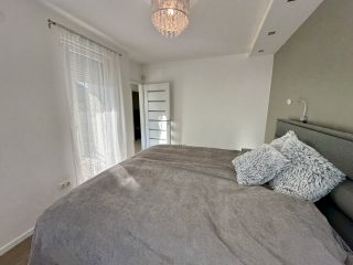 Eladó 130 m²-escsaládi ház XVIII. Kerület (Szent Imre-kertváros-Kétújfalu utcai lakótelep) , Halmierdő szomszédságában: 225'000'000 Ft