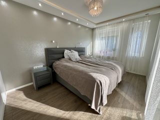 Eladó 130 m²-escsaládi ház XVIII. Kerület (Szent Imre-kertváros-Kétújfalu utcai lakótelep) , Halmierdő szomszédságában: 225'000'000 Ft