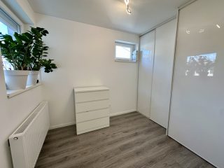 Eladó 130 m²-escsaládi ház XVIII. Kerület (Szent Imre-kertváros-Kétújfalu utcai lakótelep) , Halmierdő szomszédságában: 225'000'000 Ft
