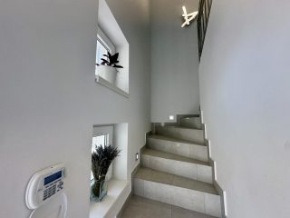 Eladó 130 m²-escsaládi ház XVIII. Kerület (Szent Imre-kertváros-Kétújfalu utcai lakótelep) , Halmierdő szomszédságában: 225'000'000 Ft