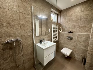 Eladó 130 m²-escsaládi ház XVIII. Kerület (Szent Imre-kertváros-Kétújfalu utcai lakótelep) , Halmierdő szomszédságában: 225'000'000 Ft