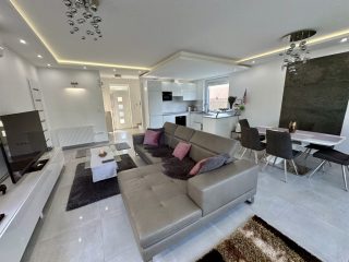 Eladó 130 m²-escsaládi ház XVIII. Kerület (Szent Imre-kertváros-Kétújfalu utcai lakótelep) , Halmierdő szomszédságában: 225'000'000 Ft