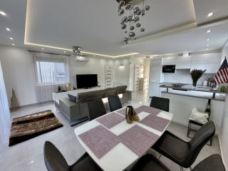 Eladó 130 m²-escsaládi ház XVIII. Kerület (Szent Imre-kertváros-Kétújfalu utcai lakótelep) , Halmierdő szomszédságában: 225'000'000 Ft