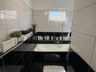 Eladó 240 m²-esikerház XVIII. Kerület (Újpéteritelep) , Újpéteri telepen: 269'000'000 Ft