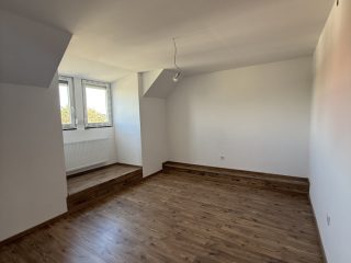 Eladó 240 m²-esikerház XVIII. Kerület (Újpéteritelep) , Újpéteri telepen: 269'000'000 Ft