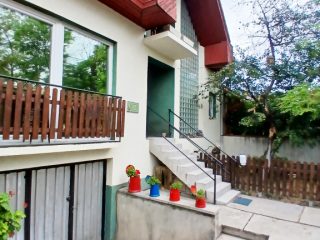 Eladó 155 m²-escsaládi ház XX. Kerület (Erzsébetfalva) , Csendes mellékutcában: 128'500'000 Ft