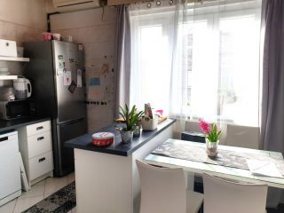 Eladó 272 m²-escsaládi ház XX. Kerület (Központ) , Központi utca: 195'000'000 Ft