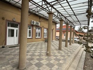 Eladó 1100 m²-esüzlethelyiség utcai bejárattal XXI. Kerület (Királyerdő) , Csepel főútján lévő út: 359'000'000 Ft