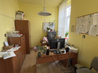 Eladó 1100 m²-esüzlethelyiség utcai bejárattal XXI. Kerület (Királyerdő) , Csepel főútján lévő út: 359'000'000 Ft