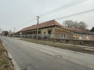 Eladó 1100 m²-esüzlethelyiség utcai bejárattal XXI. Kerület (Királyerdő) , Csepel főútján lévő út: 359'000'000 Ft