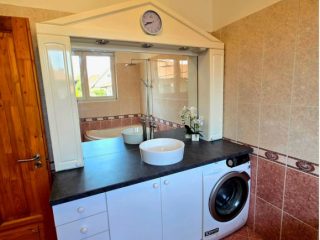 Eladó 192 m²-escsaládi ház XXI. Kerület (Királyerdő) , Királyerdő út: 150'000'000 Ft