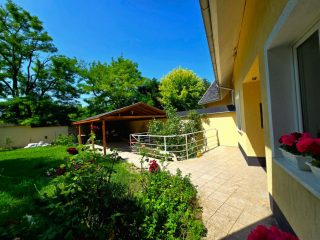 Eladó 192 m²-escsaládi ház XXI. Kerület (Királyerdő) , Királyerdő út: 150'000'000 Ft