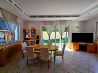 Eladó 192 m²-escsaládi ház XXI. Kerület (Királyerdő) , Királyerdő út közeli utca: 149'900'000 Ft
