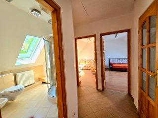 Eladó 192 m²-escsaládi ház XXI. Kerület (Királyerdő) , Királyerdő út közeli utca: 149'900'000 Ft