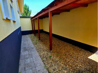Eladó 192 m²-escsaládi ház XXI. Kerület (Királyerdő) , Királyerdő út közeli utca: 149'900'000 Ft