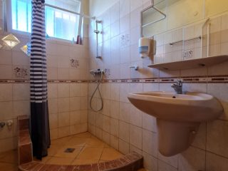 Eladó 138 m²-esikerház XXI. Kerület (Királyerdő) , Mária királyné útja: 139'990'000 Ft