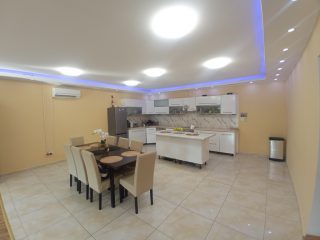 Eladó 130 m²-escsaládi ház XXI. Kerület (Ófalu) , II.RÁKÓCZI FERENC út: 69'890'000 Ft