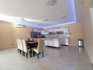 Eladó 130 m²-escsaládi ház XXI. Kerület (Ófalu) , II.RÁKÓCZI FERENC út: 69'890'000 Ft