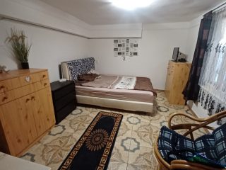 Kiadó 32 m²-escsaládi ház XXIII. Kerület (Soroksár) , Hősök teréhez közeli utca: 150'000 Ft
