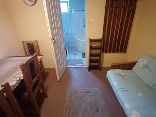 Kiadó 32 m²-escsaládi ház XXIII. Kerület (Soroksár) , Hősök teréhez közeli utca: 150'000 Ft