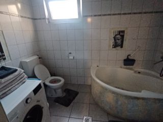 Kiadó 32 m²-escsaládi ház XXIII. Kerület (Soroksár) , Hősök teréhez közeli utca: 150'000 Ft