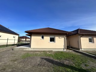 Eladó 454 m²-esikerház Bugyi, Új építésű: 90'500'000 Ft