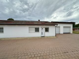 Eladó 195 m²-escsaládi ház Bugyi, Vállalkozás és Otthon: 180'000'000 Ft