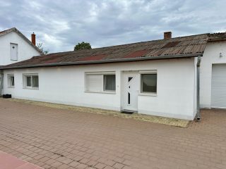 Eladó 195 m²-escsaládi ház Bugyi, Vállalkozás és Otthon: 180'000'000 Ft