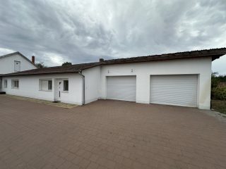 Eladó 195 m²-escsaládi ház Bugyi, Vállalkozás és Otthon: 180'000'000 Ft