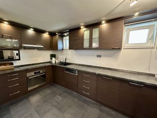 Eladó 195 m²-escsaládi ház Bugyi, Vállalkozás és Otthon: 180'000'000 Ft