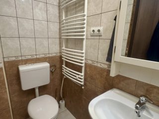Eladó 195 m²-escsaládi ház Bugyi, Vállalkozás és Otthon: 180'000'000 Ft
