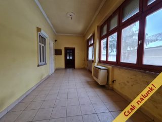 Eladó 660 m²-escsaládi ház Cegléd, Szarvas utca: 49'900'000 Ft