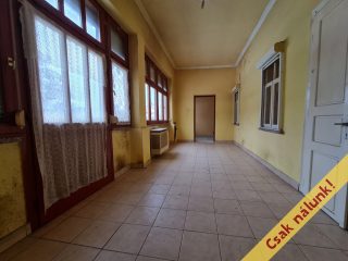 Eladó 660 m²-escsaládi ház Cegléd, Szarvas utca: 49'900'000 Ft