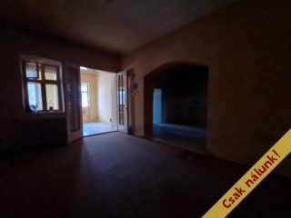 Eladó 660 m²-escsaládi ház Cegléd, Szarvas utca: 49'900'000 Ft