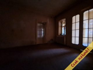 Eladó 660 m²-escsaládi ház Cegléd, Szarvas utca: 49'900'000 Ft