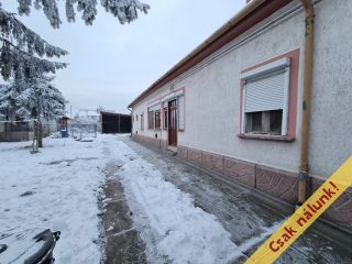 Eladó 660 m²-escsaládi ház Cegléd, Szarvas utca: 49'900'000 Ft