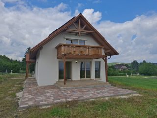 Eladó 180 m²-escsaládi ház Cserszegtomaj, Csendes utca: 164'900'000 Ft