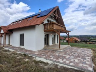 Eladó 180 m²-escsaládi ház Cserszegtomaj, Panorámás utca: 169'900'000 Ft