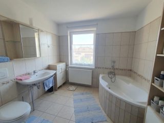 Eladó 127 m²-estársasházi lakás Csömör, Széchenyi utca közeli utca: 120'000'000 Ft