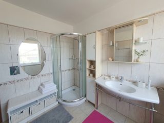 Eladó 127 m²-estársasházi lakás Csömör, Széchenyi utca közeli utca: 120'000'000 Ft