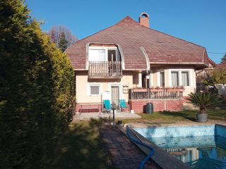 Eladó 220 m²-escsaládi ház Csömör, Szőlő utca: 165'000'000 Ft