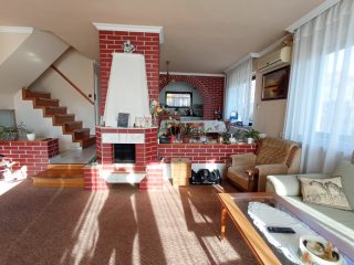 Eladó 220 m²-escsaládi ház Csömör, Szőlő utca: 165'000'000 Ft